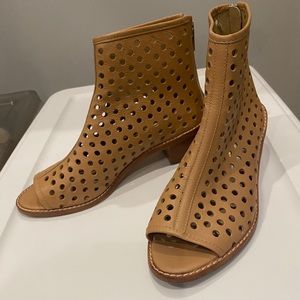 Loeffler Randall booties 8.5 perforated leather Great Shape Camel color open toe